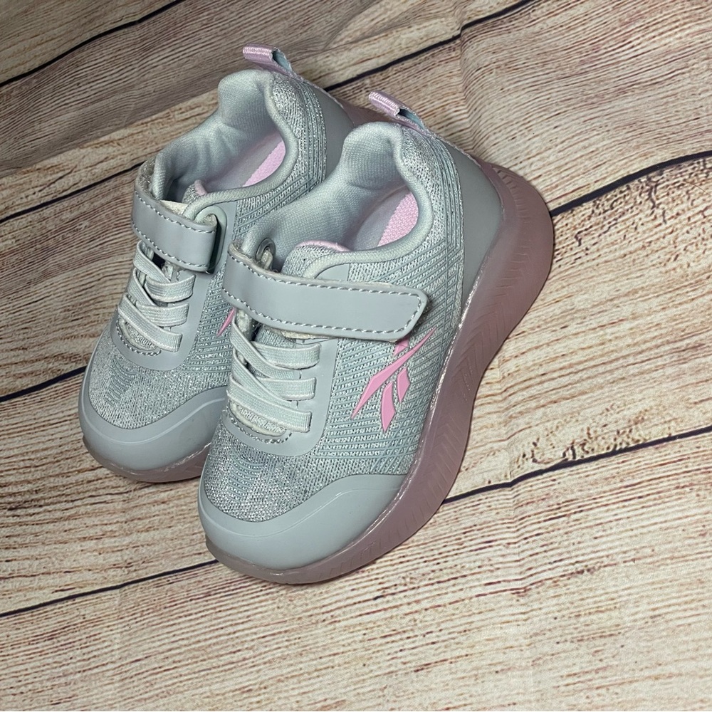 🩶Toddler Girl’s Reebok Light Up Sneakers🩶